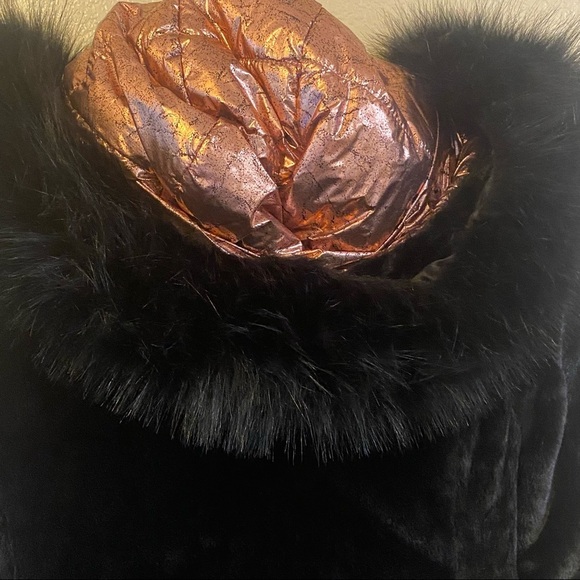 Coalition L.A. Reversible Metallic‎ Faux Fur Coat Mob Wife - Picture 9 of 16